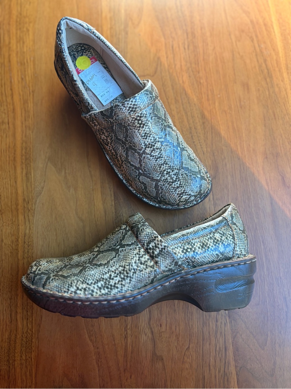 b.o.c. Peggy Snakeskin Print Clogs Size 9